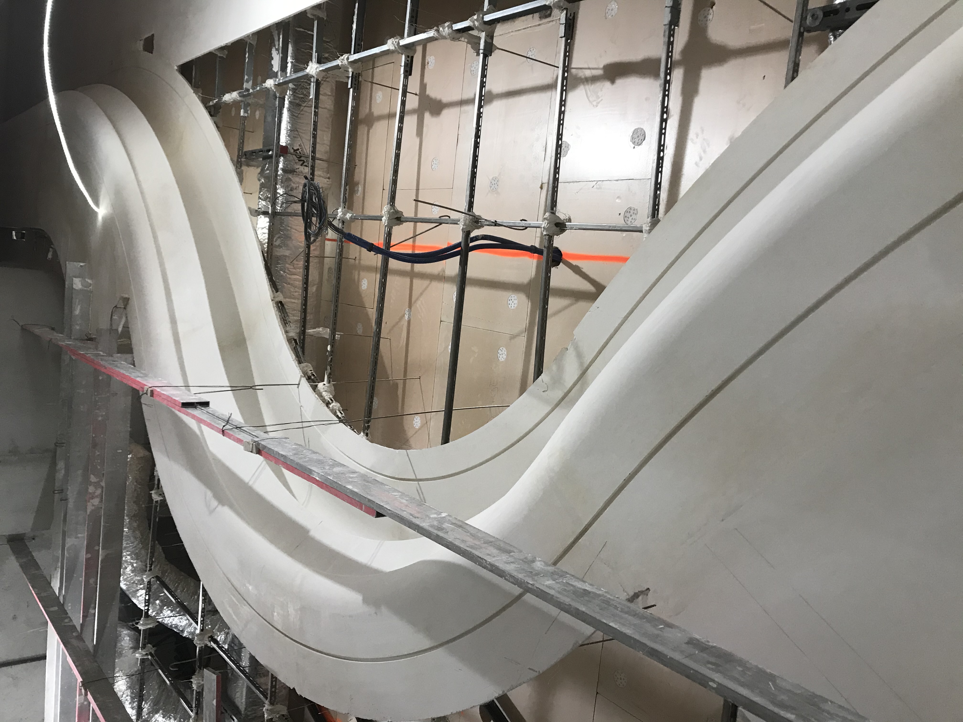 Four Seasons George V - Travaux de staff ornemental dans les suites et espaces communs